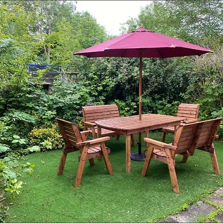 Lovely 2-Bed Apartment In Knowle ソリフル エクステリア 写真